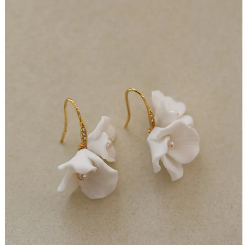 Ins Style Earrings White Ceramic Floral Bridal Accessories Handmade Pearls Women Drop Earring Wedding Jewelry