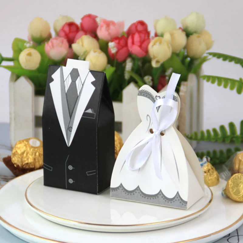 50/100pcs Bride And Groom Wedding Favor And Gifts Box Candy Box DIY Chocolate Box With Ribbon Souvenirs Party Wedding Decoration