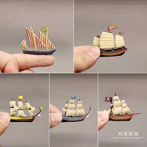 Mini modelo em miniatura do navio pirata, iate marítimo, decoração do barco do prazer do oceano, pequena figura de ação retrô triangular veleiro, brinquedos estatueta 12 principais vendas barco da moana - №11
