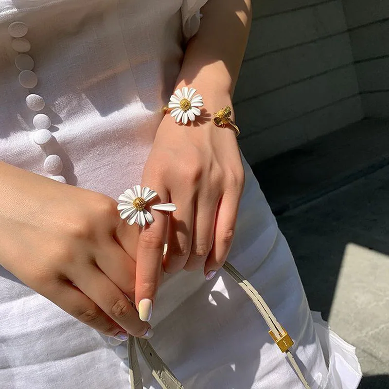 Koreanischer Stil Niedliche Kleine Gänseblümchen-Ohrstecker für Frauen Süße Asymmetrische Ohrringe Partyschmuck Geschenke – Detail 5