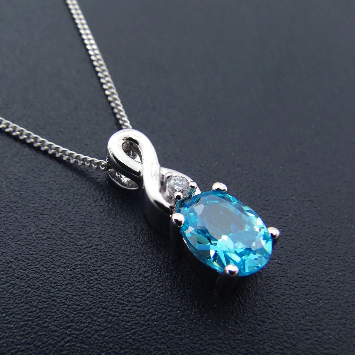 Classic Elegant Oval Blue Zircon Pendant Send Lady