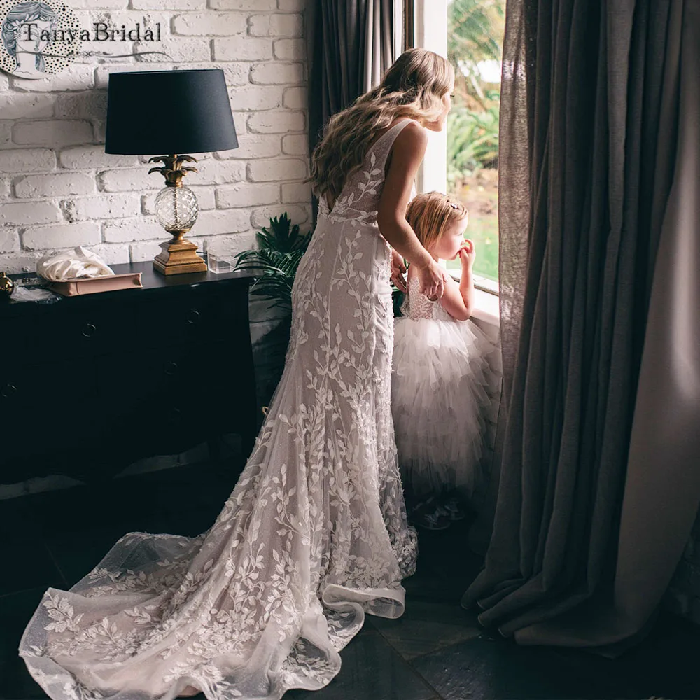 리프 레이스 웨딩 드레스 인어 v 넥 백리스 신부 가운 스윕 기차 보헤미안 로브 드 Soriee DW389