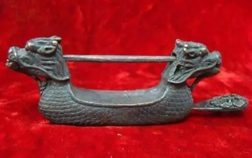 

Rare Chinese old style Brass Carved Double Dragon Figure lock with key