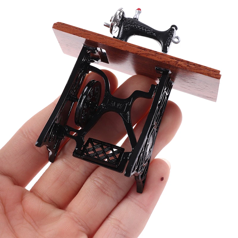 1:12 Mini Sewing Machine Simulation Furniture with Scissors for Girl Doll House Decoration Dollhouse Miniature Accessories