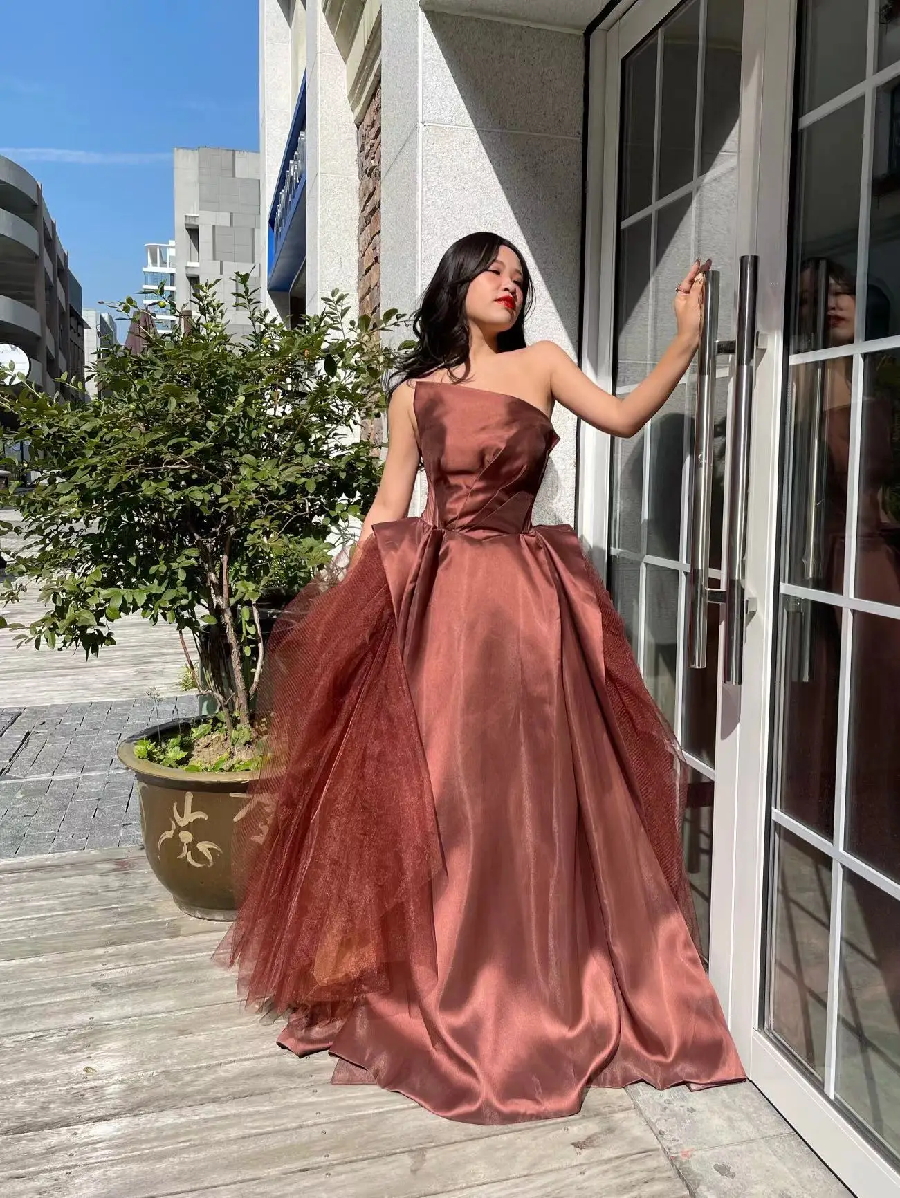 (تخفيضات) فساتين حفلات الزفاف شاليمار تشانغ براون تصميم أزياء على شكل حرف A للسيدات حسب الطلب