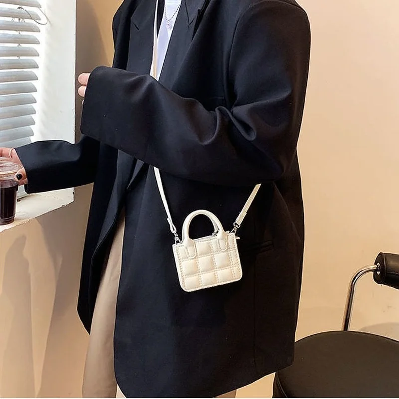 Crossbody 가방 화이트 간단한 구슬 모든 일치 격자 무늬 미니 플랩 패션 여성 우아한 럭셔리 브랜드 Ins 한국 지퍼 핸드백 새로운