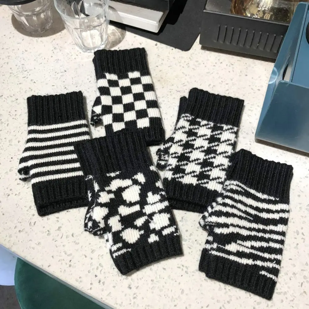 Fashion Black white Checkerboard Short Half Finger Fingerless Wool Knit Wrist Glove Winter Warm Gloves Workout Woemn men cycling