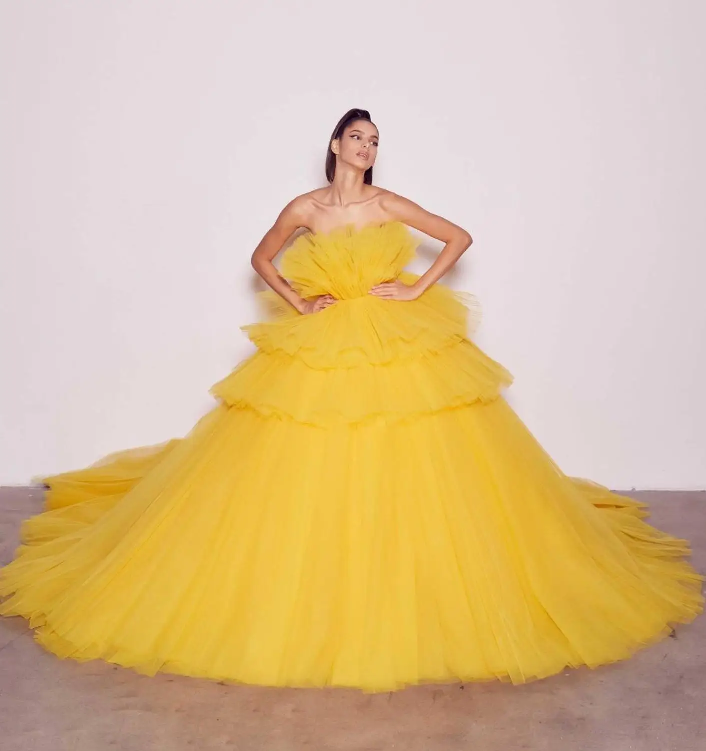 Vestidos de tule amarelo longo tutu vestido feminino 2020 em camadas strapless vestido de baile vestido de baile com trem longo feito sob encomenda qualquer cor