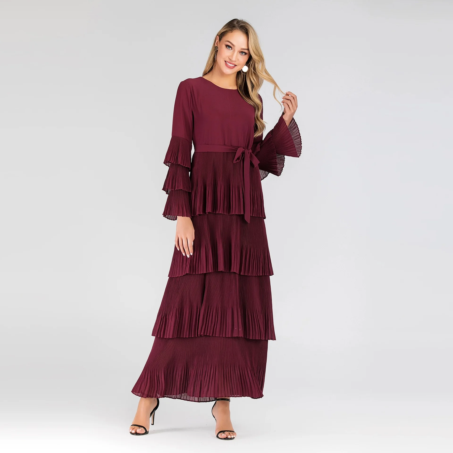 

Abaya Dubai European and American fashion Selling new fashion and elegant round neck cake skirt long dress Muslim dress