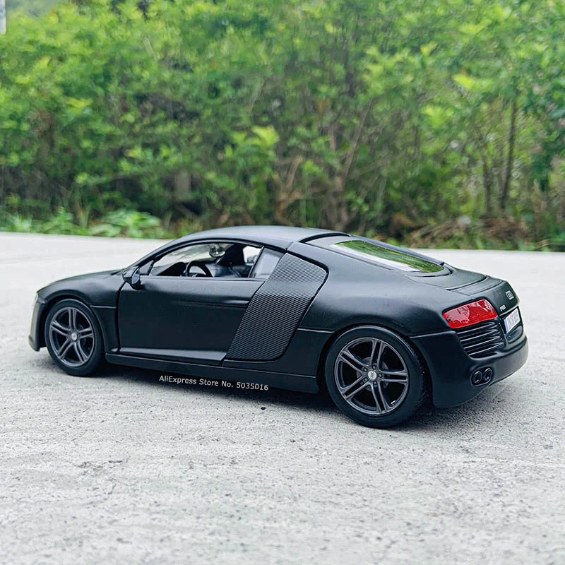 Maisto 1:24 Audi R8 sports car manufacturer authorized simulation alloy car model crafts decoration collection toy tools