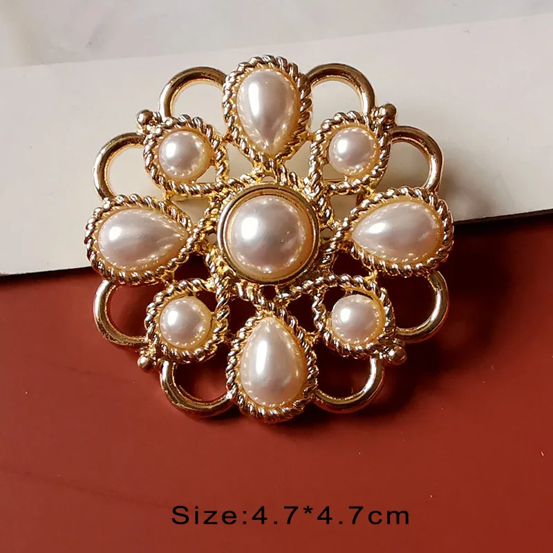 vintage Baroque Flower Brooch Western Retro Palace Pearl Brooches Female Golden Corsage Badge