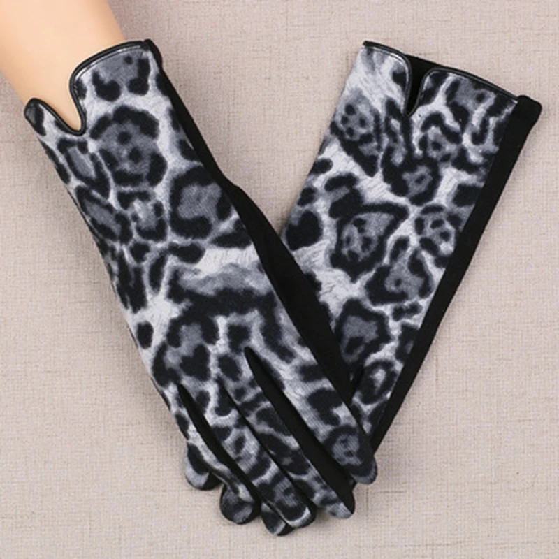 Women\'s Winter Fashion Leopard Gloves Thin Cashmere Warm Full Finger Touch Screen Gloves Female Wool Warm Driving Gloves K11