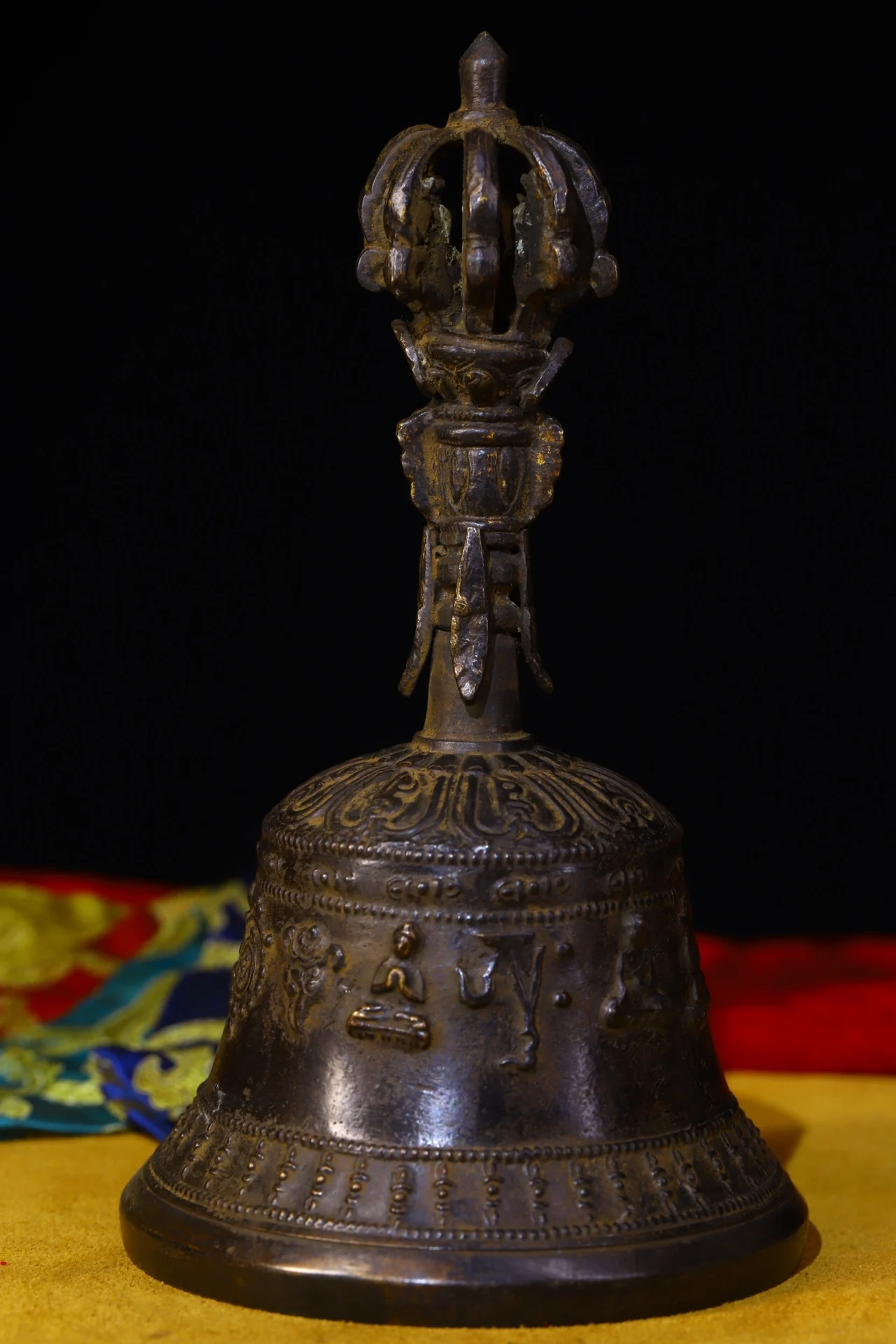 

7"Tibetan Temple Collection Old Bronze Cinnabar Sanskrit pattern Mahakala Buddha Head Old Ringing Bell Town House Exorcism