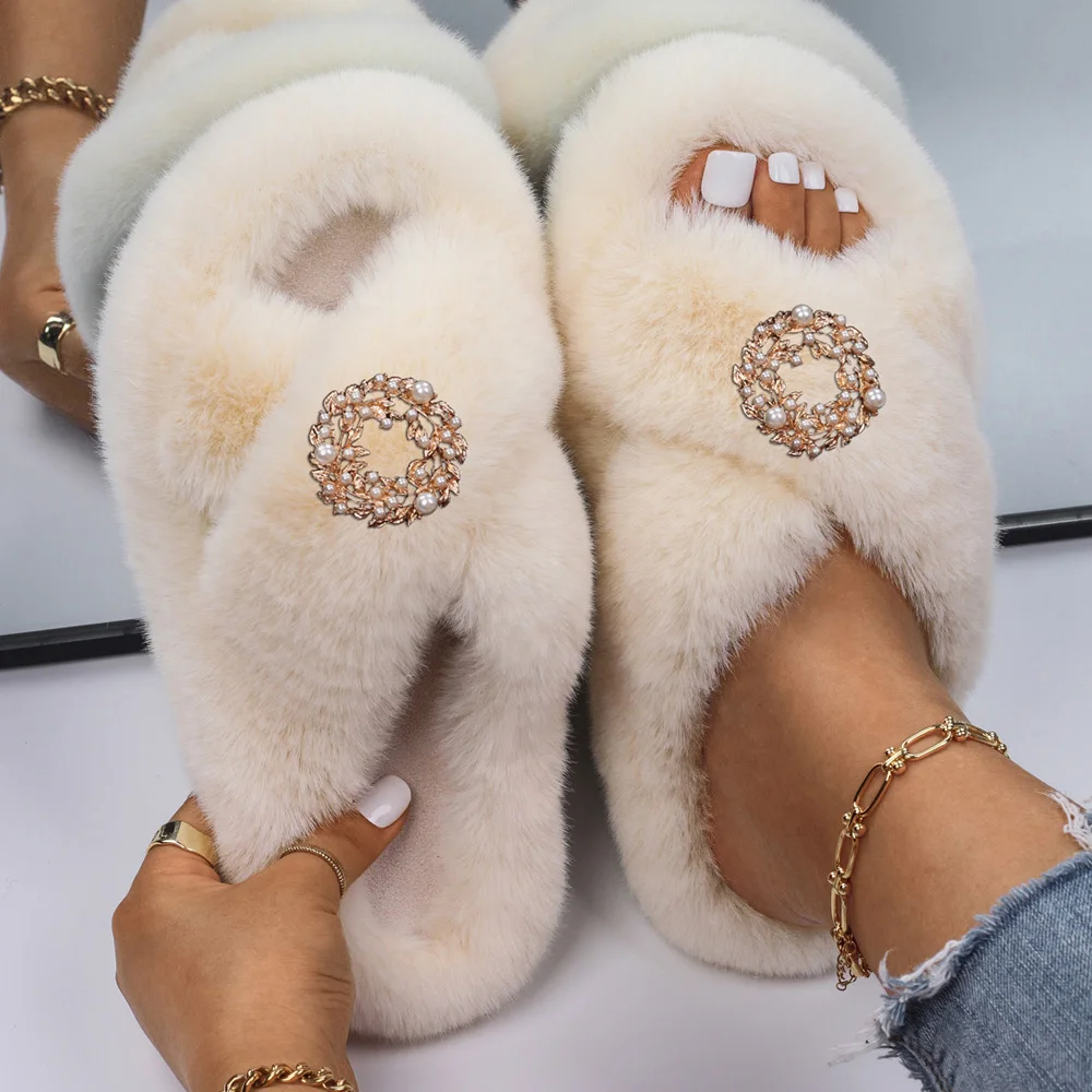 Fluffy Slides Flip Flops Female Pearl Wreath Indoor Slippers Designer Fur Sandals Plush Slippers Women Luxury 2021 Winter Shoes