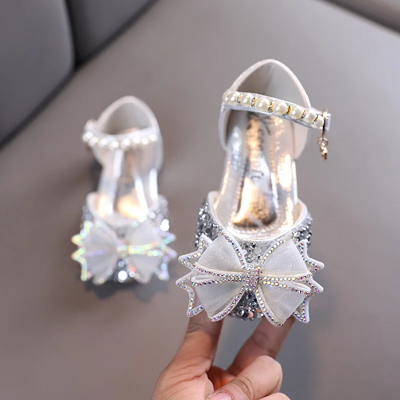 Girls Sandals Rhinestone Pearl Butterfly Dance Kids Shoes Children Flat Princess Shoes Glitter Leather Party Dress Wedding E615