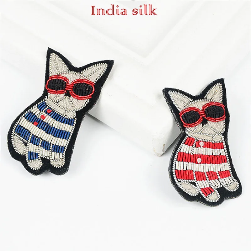 

Maxsin 1 Pcs High Quality Handmade Embroidered Indian Silk Cartoon Dog Brooch Garment Accessories Pin Decorative Patch DIY