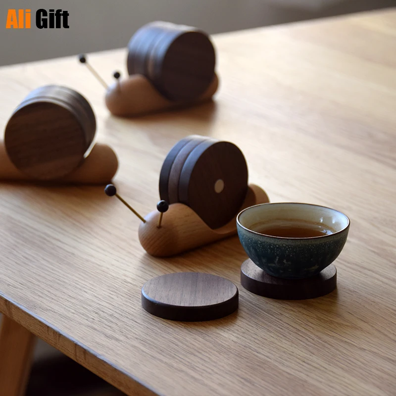 Wooden Snail Coasters Cute Creative 4pcs Round Placemats with Magnet Home Desktop Decoration Tea Cup/Mug Coaster