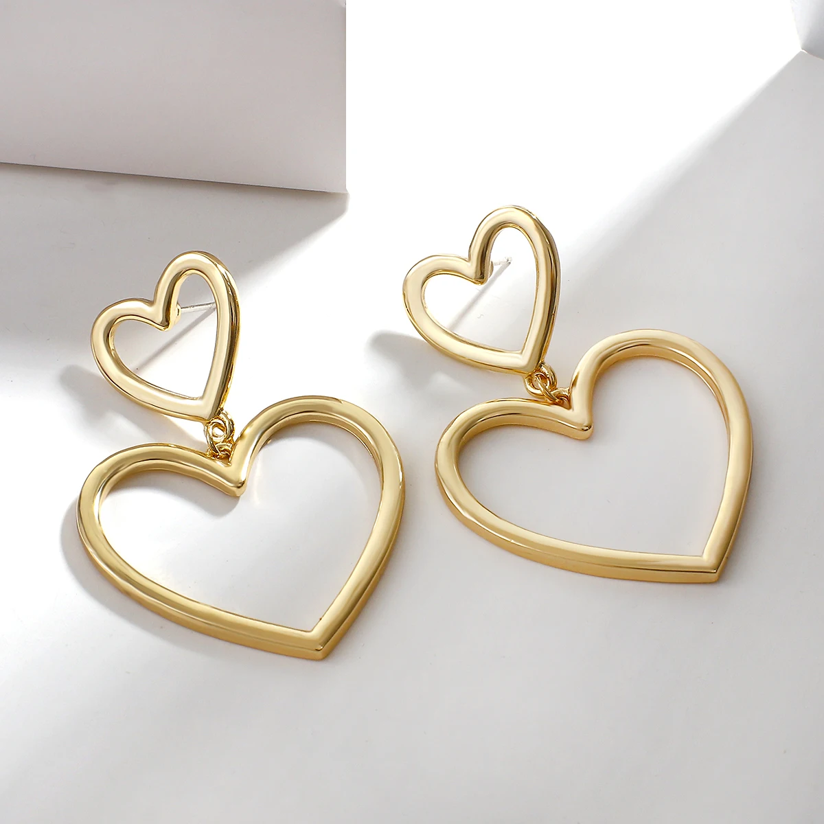 AENSOA Vintage Metal Gold Color Earrings For Women Simple Big Hollow Peach Heart Alloy Drop Earrings Party Jewelry Brincos 2020