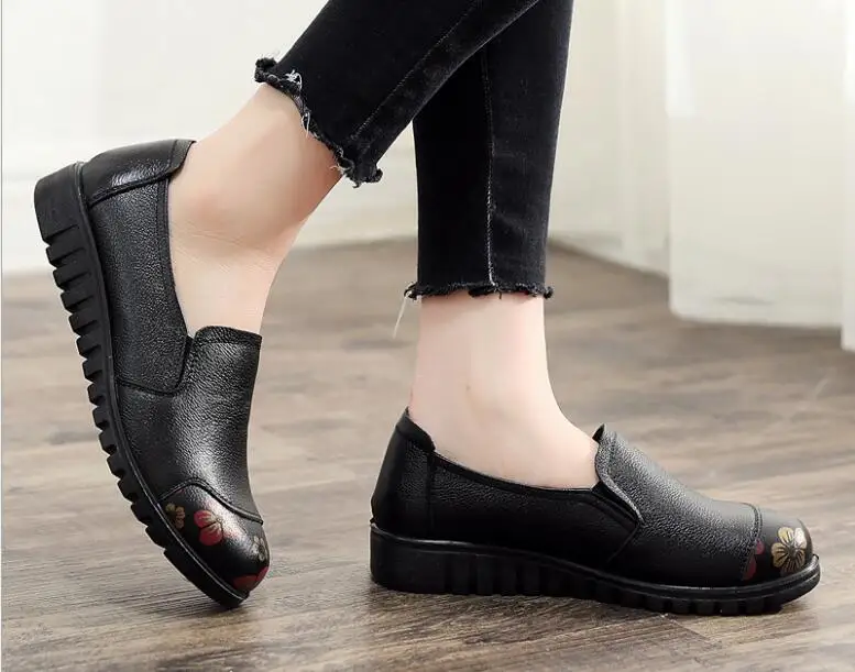 New Woman Flats Genuine Leather Shoes Slip On Ballet Flats Women black printing Woman Shoes Round head retro Soft Loafers Shoes