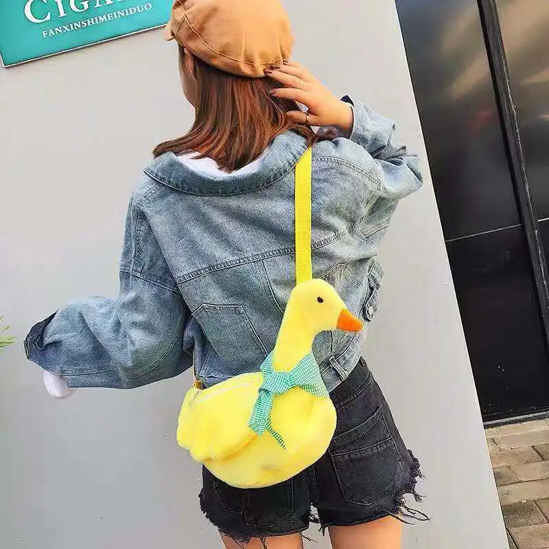 Bolso de mano de peluche de pato para mujer, bandolera con forma de animales de dibujos animados, 2021