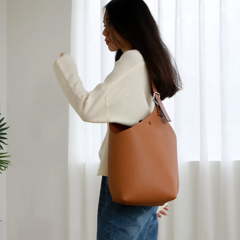 2023 New Design Irregular Brown Handbag Female Large Capacity Shoulder Bag Fashion Bucket Bag Wild Soft Leather Tote Women Bag