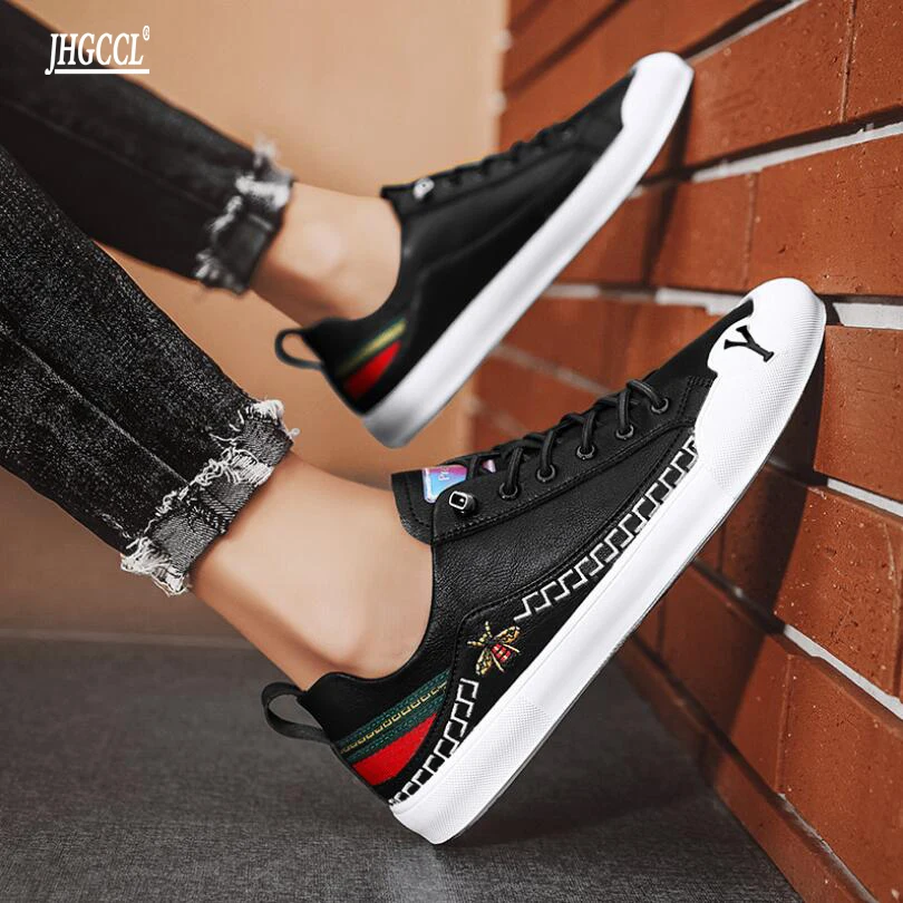 NEW designer casual board shoes men fashion small white shoes four seasons men sports shoes daily casual shoes A15