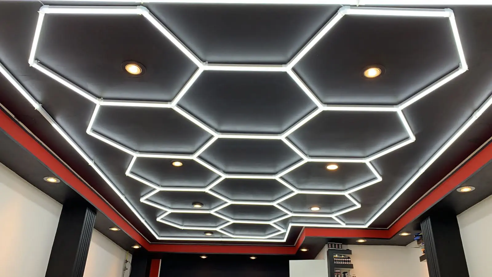 Customized Hexagonal Led Ceiling Light for Showroom Home Decoration AC 100-240V