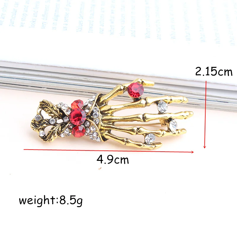 Pomlee 2024 New Arrival Skull Hand Brooch Unisex Punk Pin Antil Gold Red Rhinestone Brooch Gift Clip Accessories Whosales