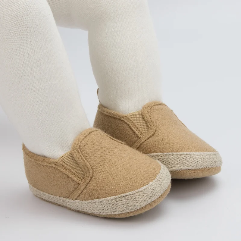 Pasgeboren Baby Meisjes Jongens Schoenen Effen Kleur Lente Katoen Zachte Zool Slip-On Platte Ondiepe Sneakers Eerste Wandelaars peuter Schoenen