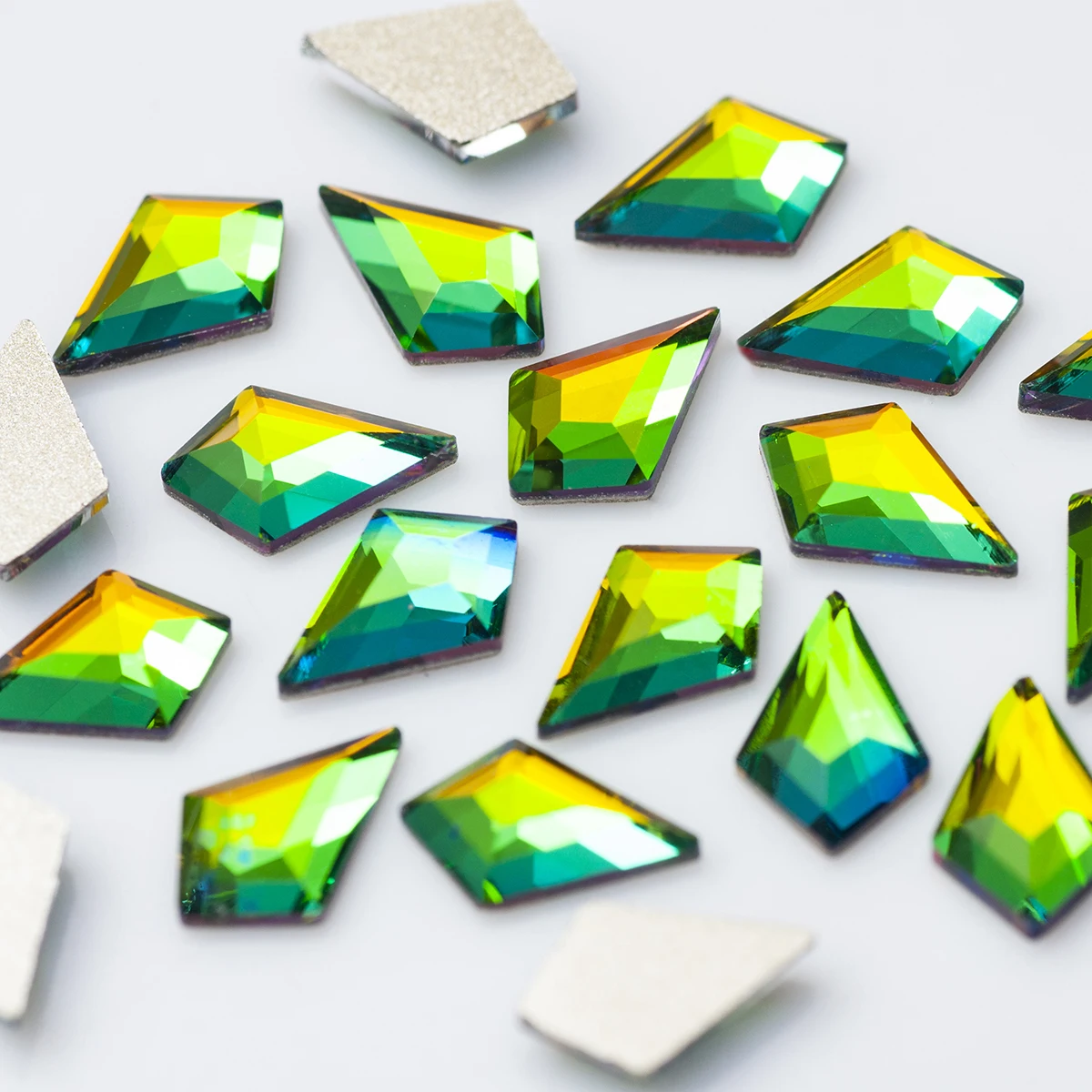 Kristallglas Kleine Pfeil-Strasssteine für Nagelkunst 100 Stück 4x6mm 5x8mm Flache Bunte Steine für 3D-Bekleidung und Handwerk – Detail 2