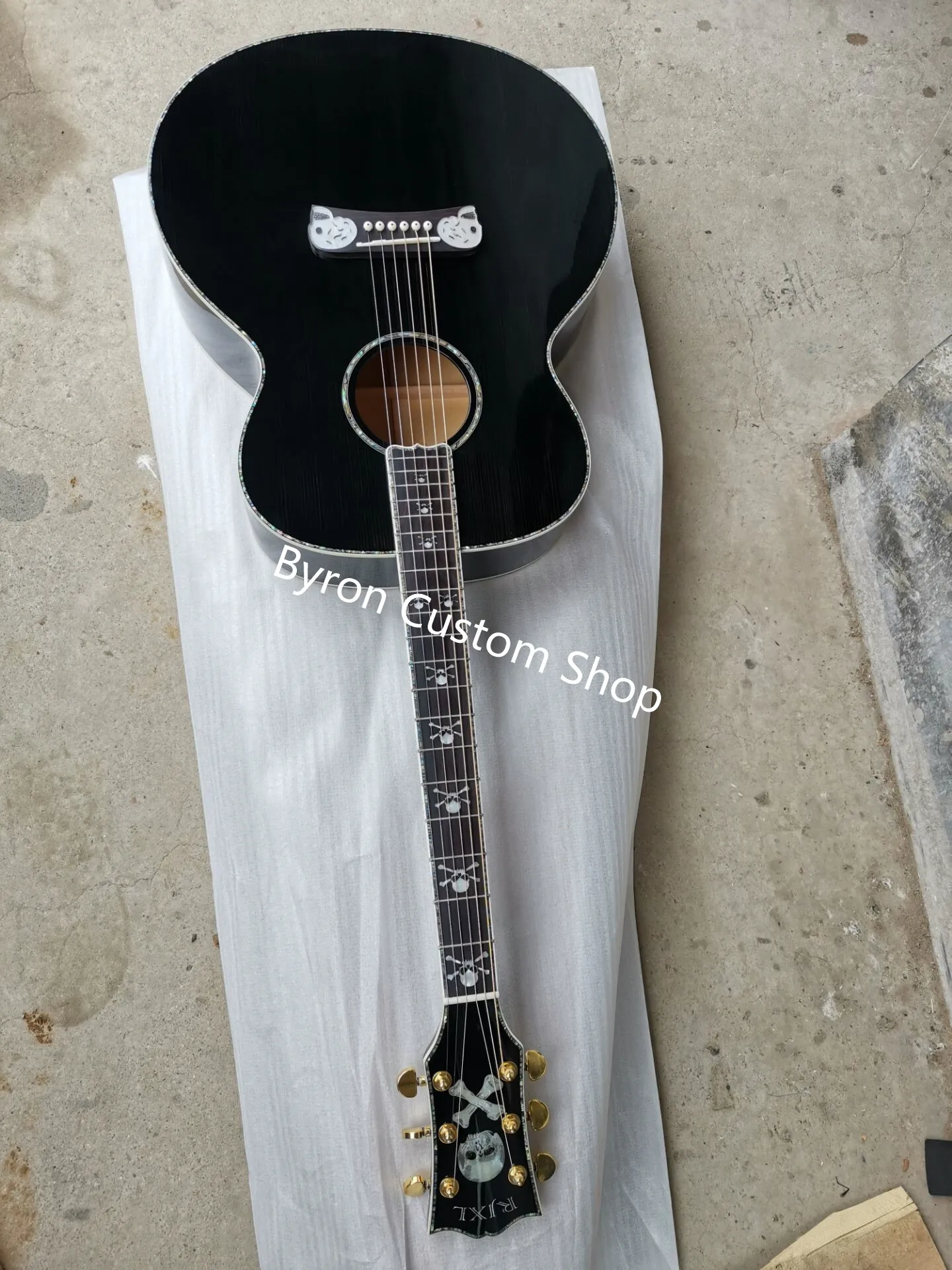 free shipping AAAA solid sikta spruce flame maple Jumbo guitar Custom Pirate black gloss  Acoustic Electric Guitarra