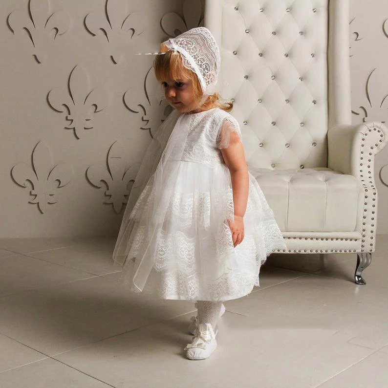 2021เด็กน่ารักGowns Christeningสำหรับเด็กวัยหัดเดินLittle Girlsแขนสั้นAppliques BaptismชุดเดรสBonnet Firstการสื่อสาร