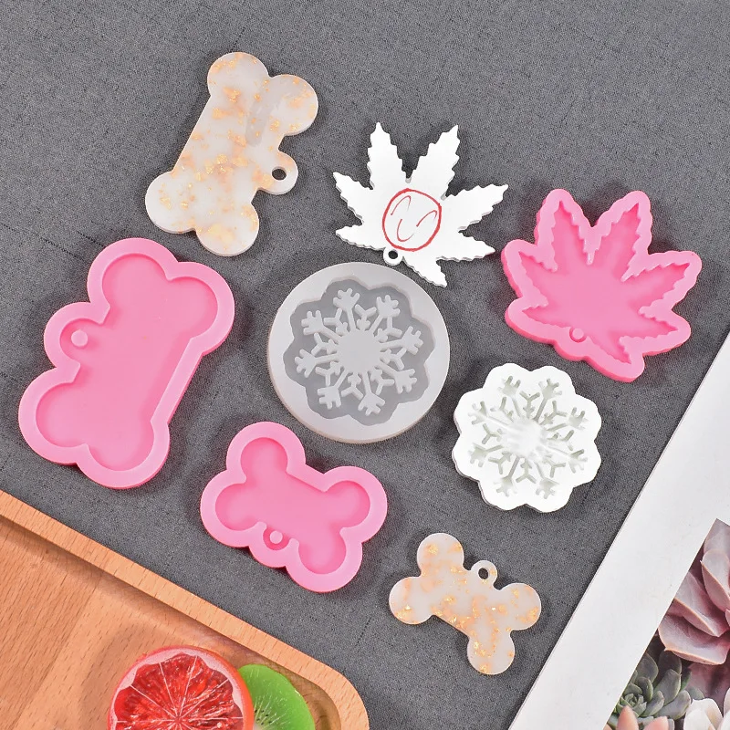 

DIY Handmade Silicone Mold Maple Leaf Snowflake Dog Bone Tag Listed Mold Key Chain Pendant Mould Jewelry Making Accessaries