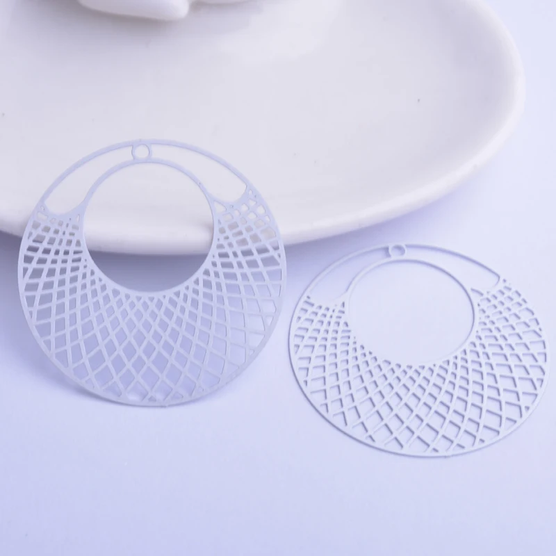 30 Stück AB2897 41mm Filigrane Große Runde Anhänger Kreisförmige Anhänger für DIY Schmuck- und Ohrringherstellung – Detail 8