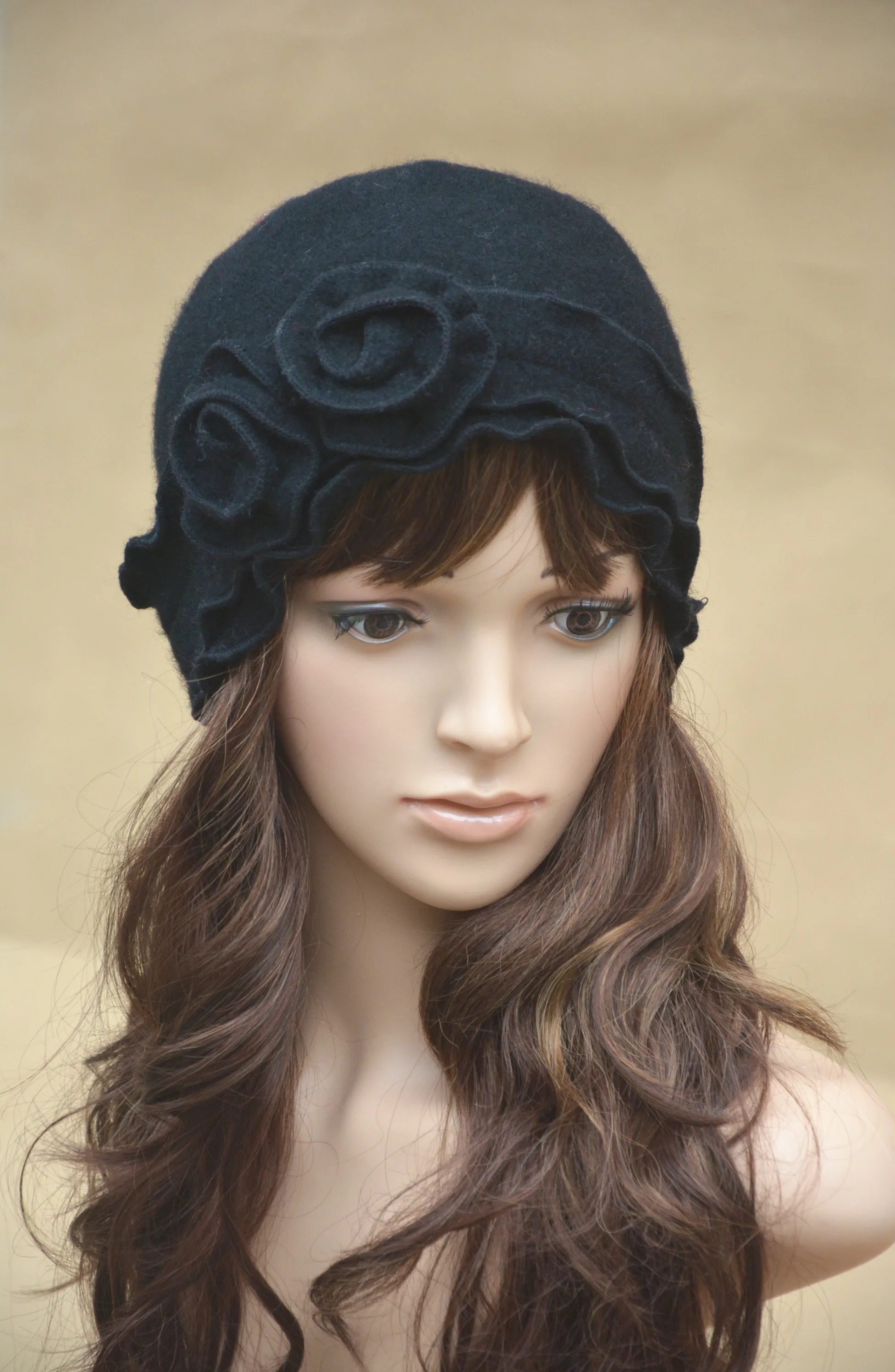 Lawliet Wintermütze, Damen-Beret, 1920er-Jahre, GATSBY-Stil, einfarbig, mit zwei Blumen, Wollmütze für Damen, Damen-Haube, gehäkelte Mütze, A285. – Detail 10