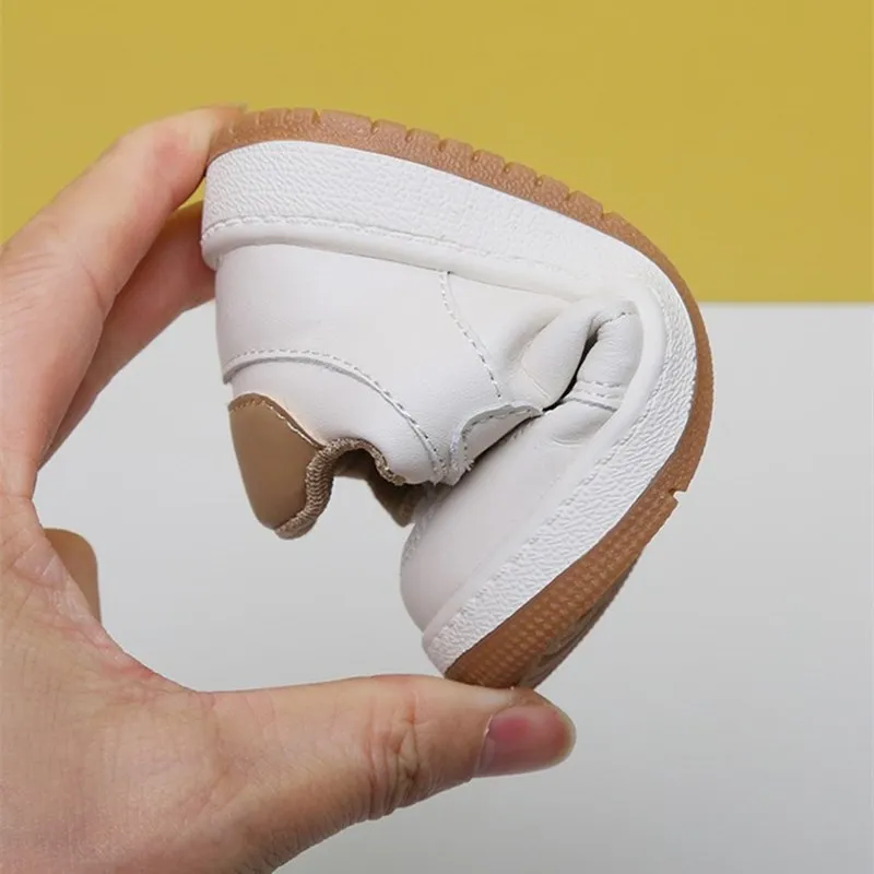 Zapatos de suela blanda de cuero para niños pequeños, zapatillas blancas de moda para bebés y niñas, 15-25, primavera, 2022