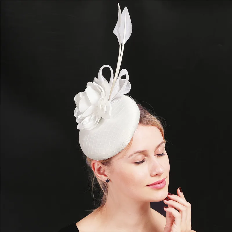 สีขาวสวย Fascinator อย่างเป็นทางการหมวกหมวก Loop ผู้หญิง Kentucky Derby Ascot Millinery เมลเบิร์นถ้วย Lady Church Headpiece ดอกไม้