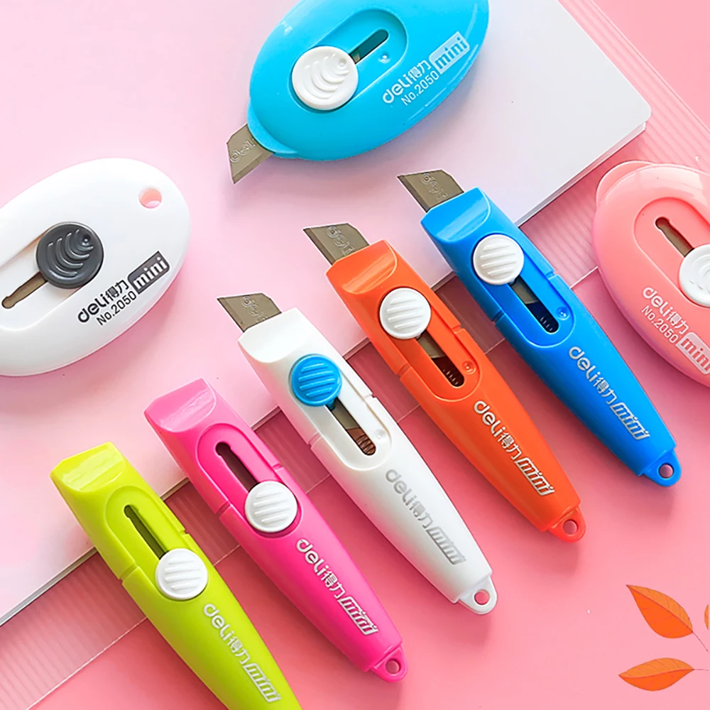 DELI Mini Cute Portable Utility Knife Small Size Random Color Comfortable Durable Fresh Various Styles to Choose