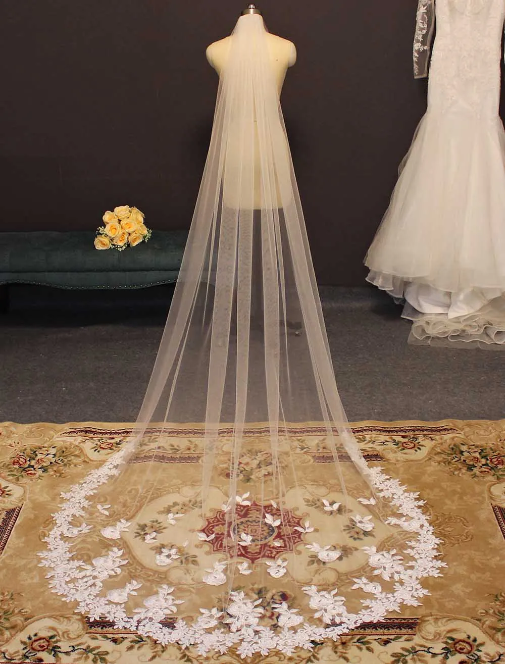 Customized Beautiful Long Lace Wedding Veil Soft Tulle Bridal Veil with Comb White/Ivory One Layer Veil Bride Accessories