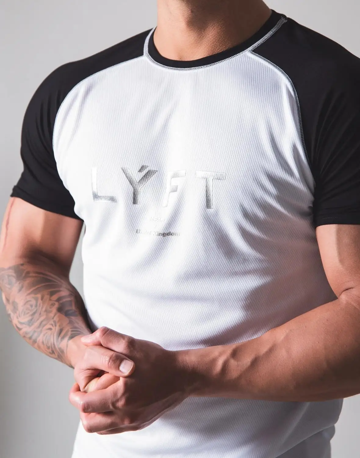 JAPAN Gym Fitness T Shirt Men Running Sport T-shirt Short Sleeve Slim Fit Shirt Tee Top Male Bodybuilding Workout Brand Clothing