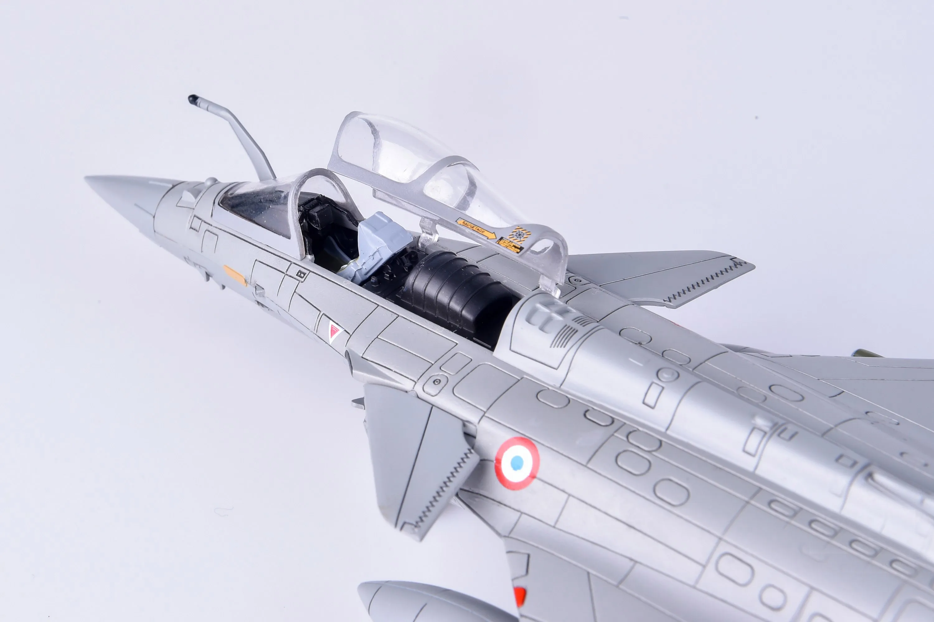 1: 72 French Air Force  Rafal c fighter  Hamantan operation in Libya  Alloy aircraft model