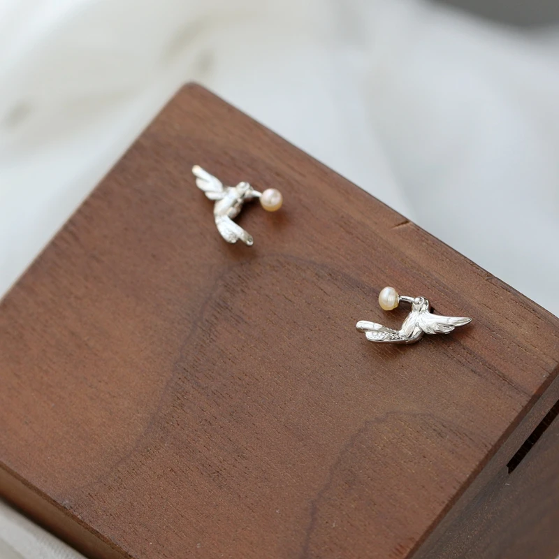 الحد الأدنى نمط 925 فضة الطنان أقراط مطعمة لؤلؤ المياه العذبة الطبيعية القرط المرأة خاتم هدايا مجوهرات أنيقة