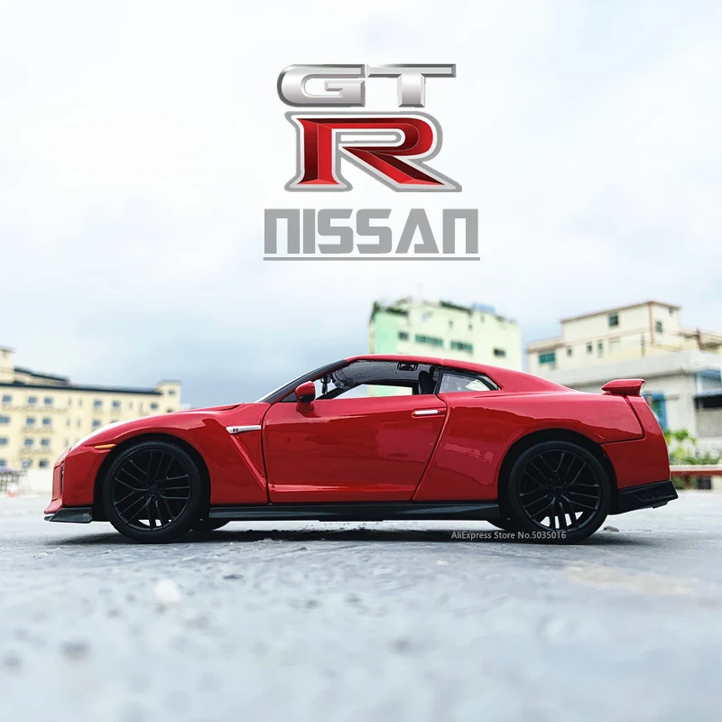 Bburago-modelo de coche de aleación de simulación Nissan GTR, 1:24, 2017, manualidades, colección de decoración, herramientas de juguete, regalo