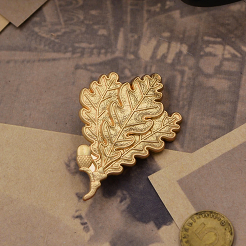 WWII GERMAN ARMY SNIPER OAK LEAVES METAL CAP BADGE PIN COCKADE