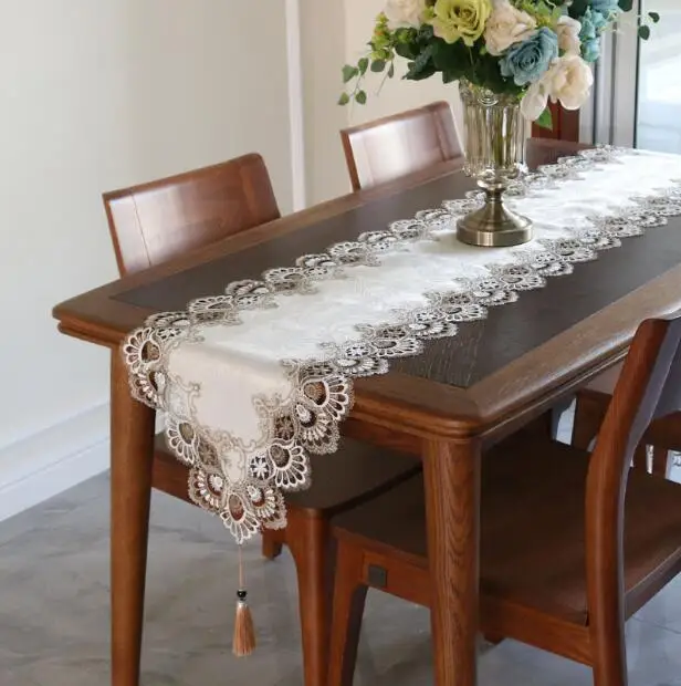 American Retro Luxury Lace Table Runner Tablecloth TV Cabinet Cover Cloth Satin Embroidered Coffee Table Flag Wedding Decor