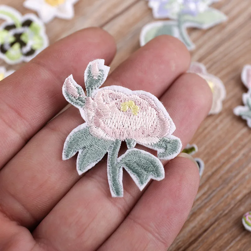 Exquisite Small Japanese Flowers Embroidery Iron Patches for Clothing Iron on Sticker on Clothes T-shirt Badge Iron-on Applique