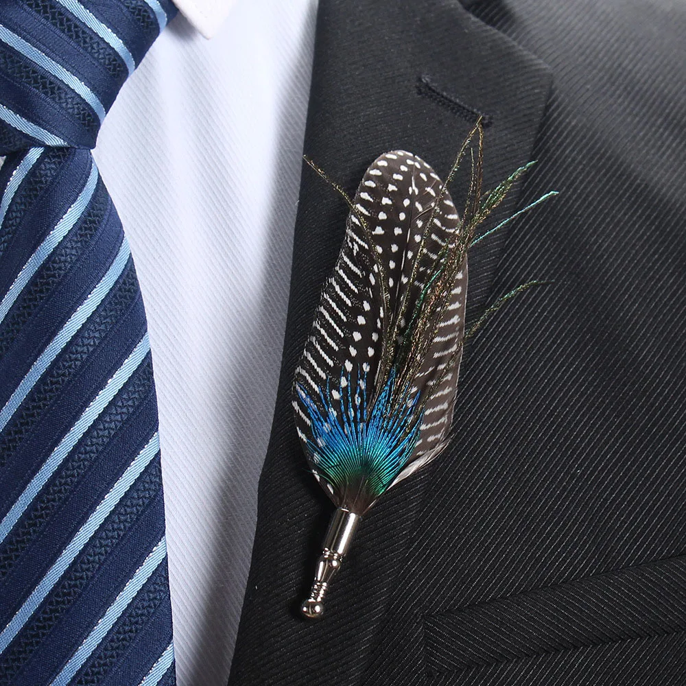 1 Pcs Feather Brooch Lapel Pin Fashion Designer Handmade Men Women Novelty Peacock Feather Brooches Dress Suit Accessory Gift