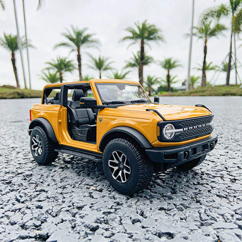 Maisto 1:18 Ford 2021 Bronco Badlands off-road vehicle Alloy Retro Car Model Classic Car Model Car Decoration Collection gift