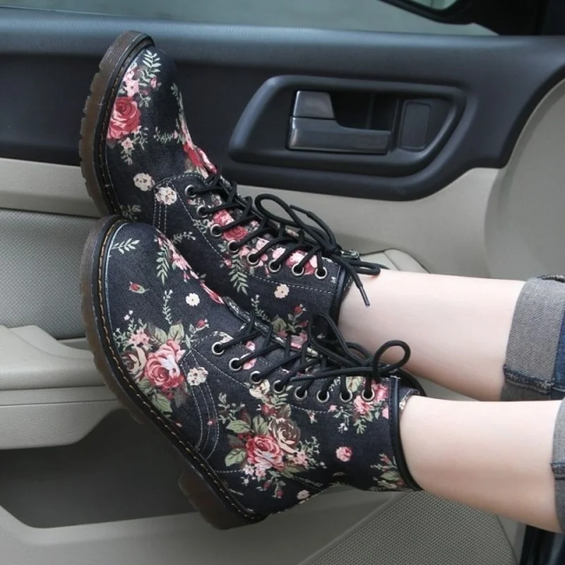 2021 Martin Boots Woman Shoes Western Cowboy Style Europe and America Handsome Retro Small Floral Flat with Boots High Help