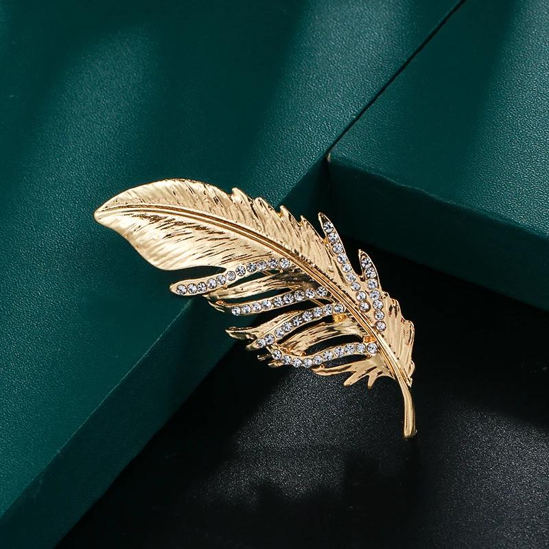 Baiduqiandu Feather Brooches For Women And Men Matt Gold Color Leaf Plant Collar Pins Gift Winer Coat-Accessories Factory Sale